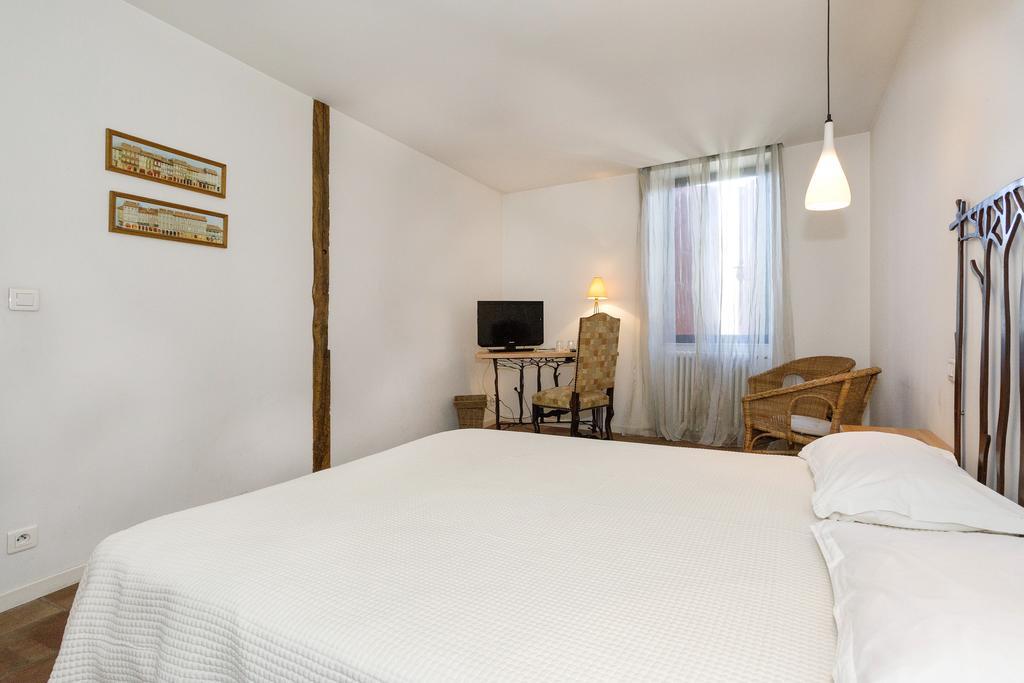 Logis - Restaurant Du Midi Hotel 3*