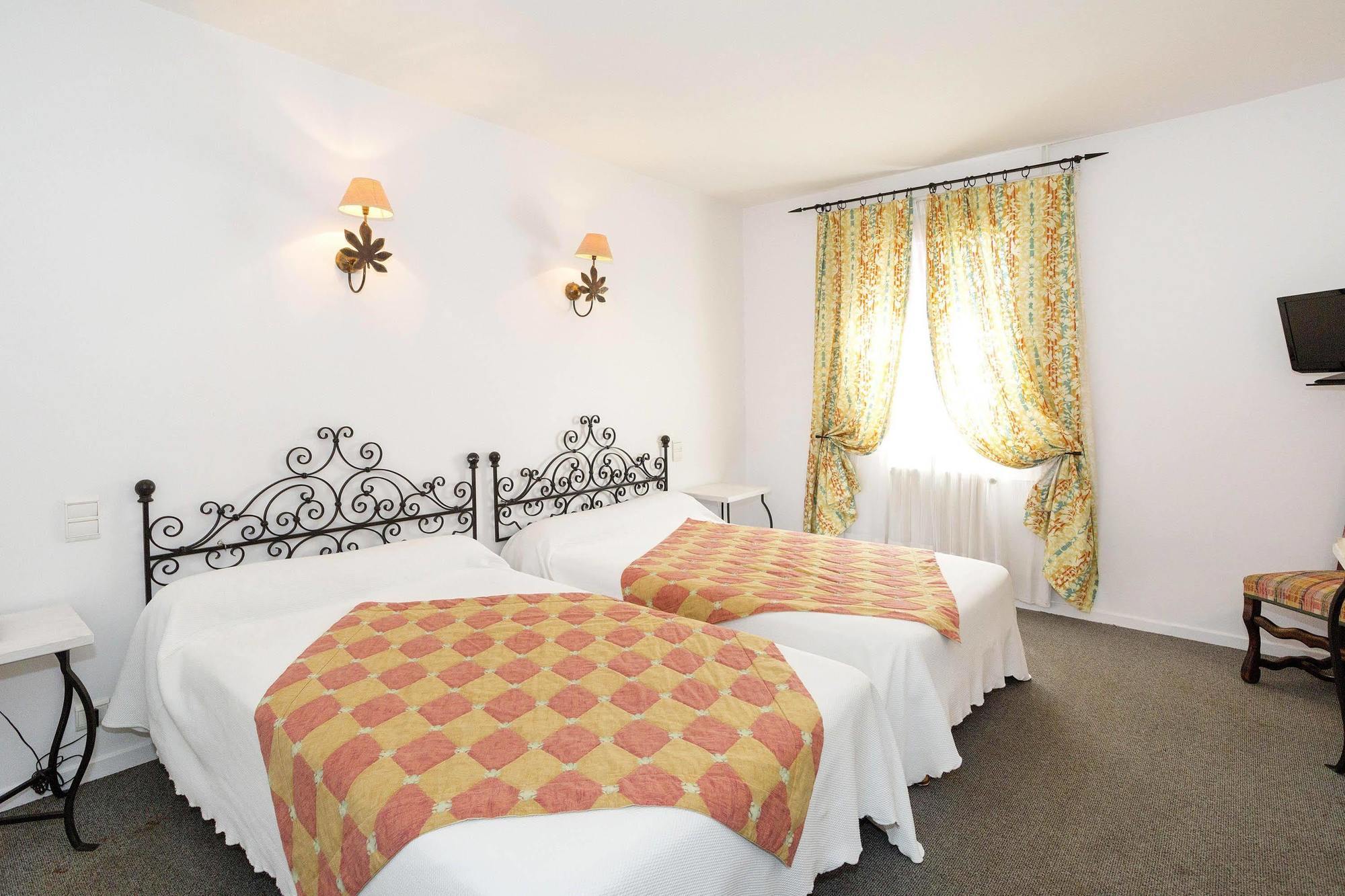 Logis - Restaurant Du Midi Hotel Revel (Haute-Garonne)
