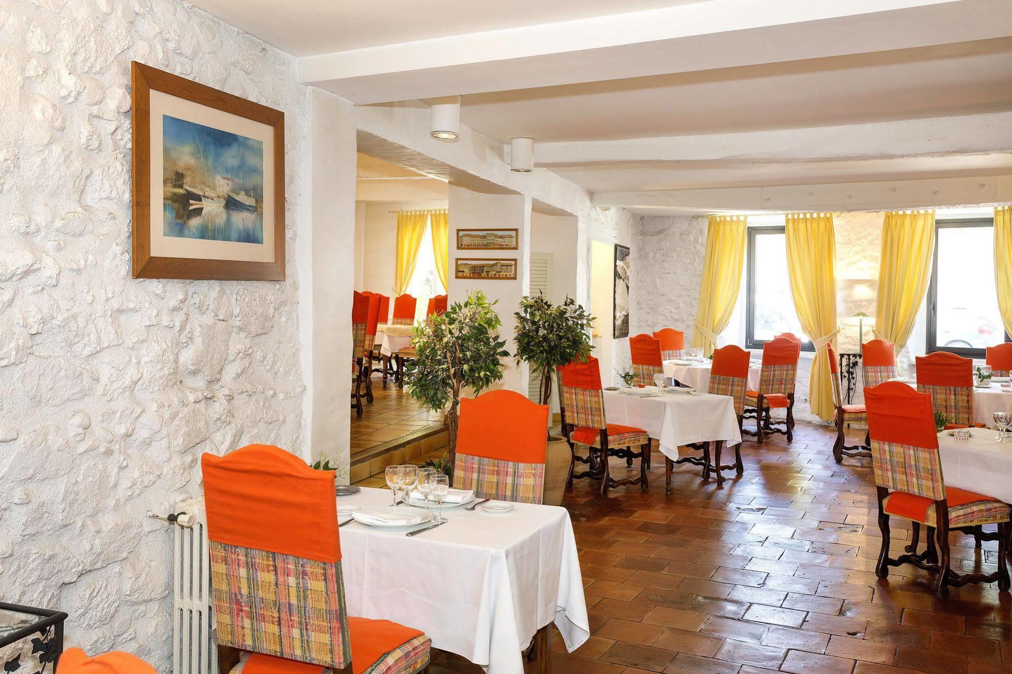Hotel Logis - Restaurant Du Midi 3*